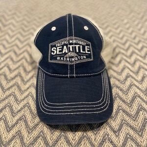Seattle Washington Snapback Cap – Vintage Look, Blue & Off-White
